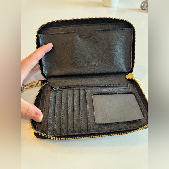 MICHAEL KORS | Wristlet - Picture 6 of 8